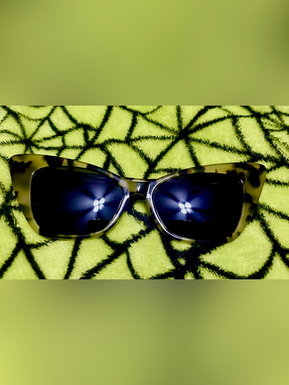 Lux de Ville Tortoiseshell Cat Eye Frame Sunglasses